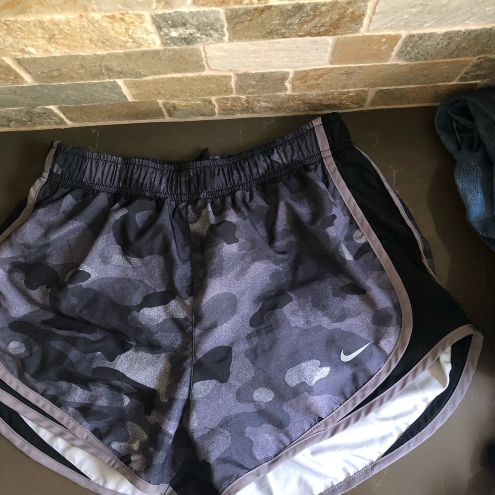 Nike Women's Tempo Dri-FIT Running Shorts, Wolf Grey size Small - Picture 5 of 12